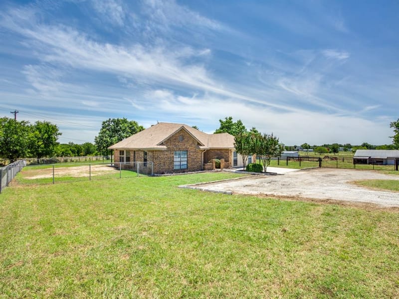2209 Strader Road, Justin TX 76247 - Photo 3