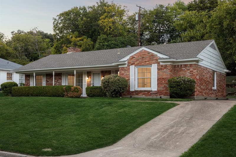 841 Brookwood Drive, Dallas TX 75224 - Photo 2