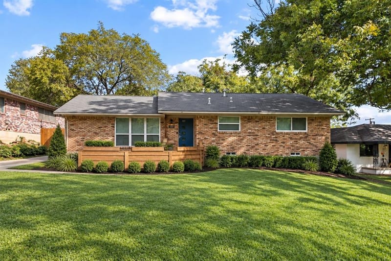 2861 W 9th Street, Dallas TX 75211 - Photo 2