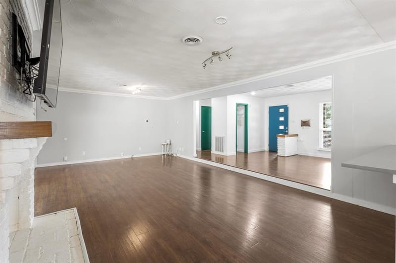 2861 W 9th Street, Dallas TX 75211 - Photo 9