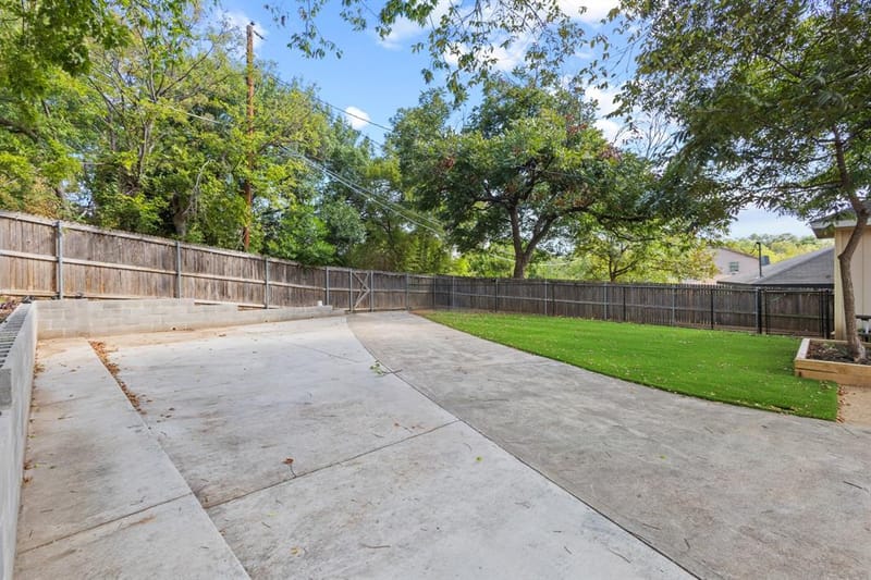 2861 W 9th Street, Dallas TX 75211 - Photo 30