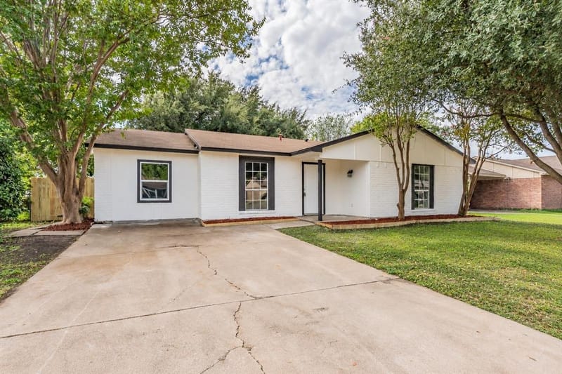 2310 Idlewood Drive, Arlington TX 76014 - Photo 2