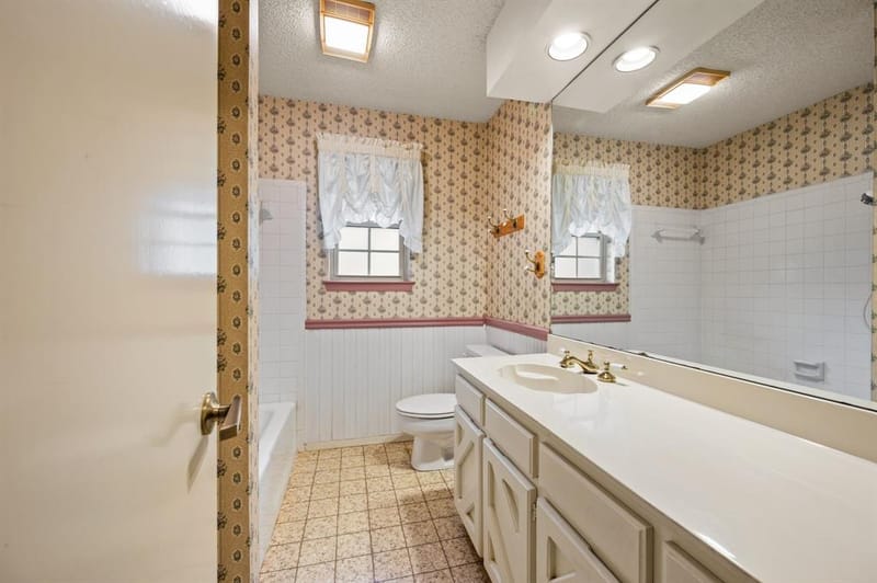 1700 Saxon Drive, Bedford TX 76021 - Photo 27