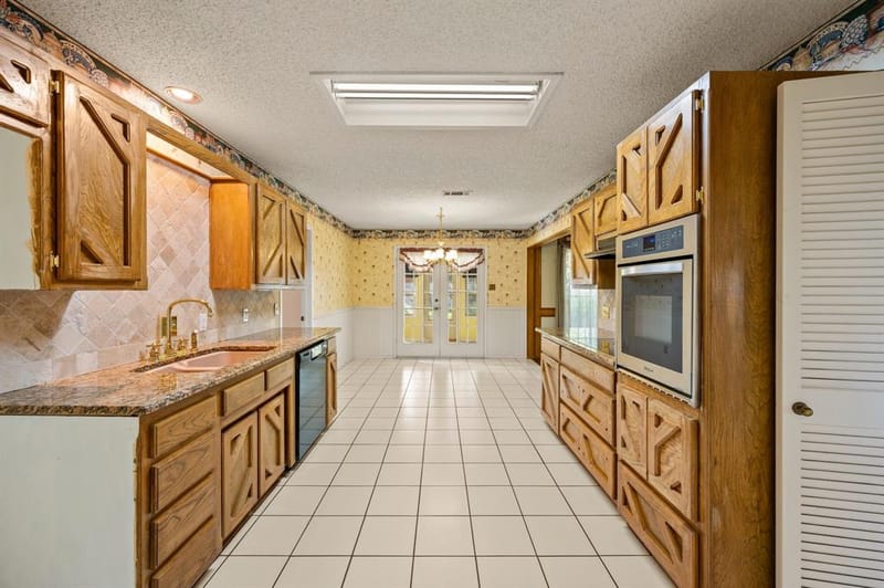 1700 Saxon Drive, Bedford TX 76021 - Photo 17