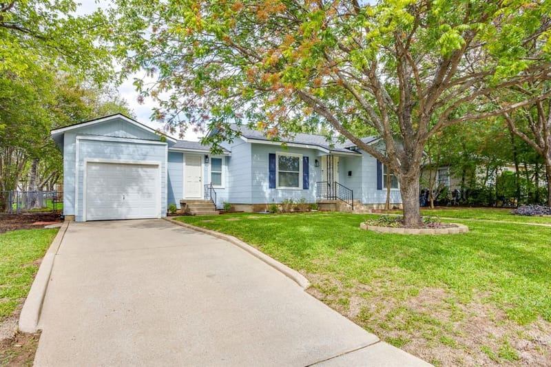 4930 Donnelly Avenue, Fort Worth TX 76107 - Photo 2
