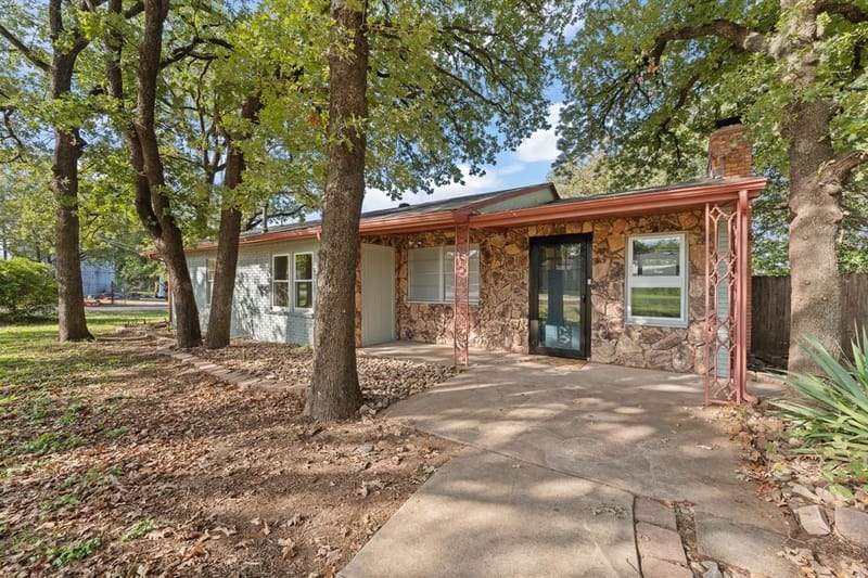 401 Center Lane, Fort Worth TX 76140