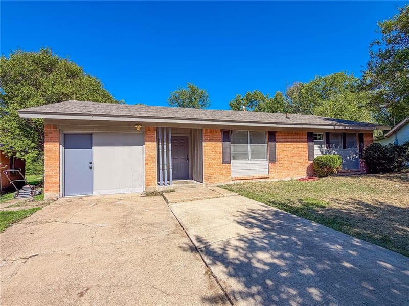 2608 Linda Drive, Ennis TX 75119