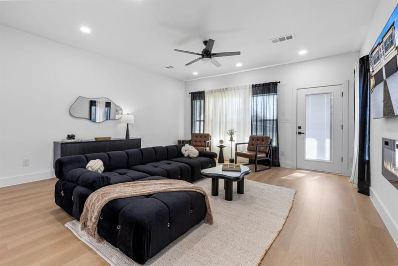 1509 S Barry Avenue, Dallas TX 75223 - Photo 6