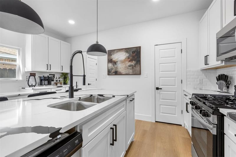 1509 S Barry Avenue, Dallas TX 75223 - Photo 3