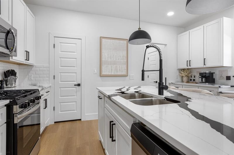 1509 S Barry Avenue, Dallas TX 75223 - Photo 21