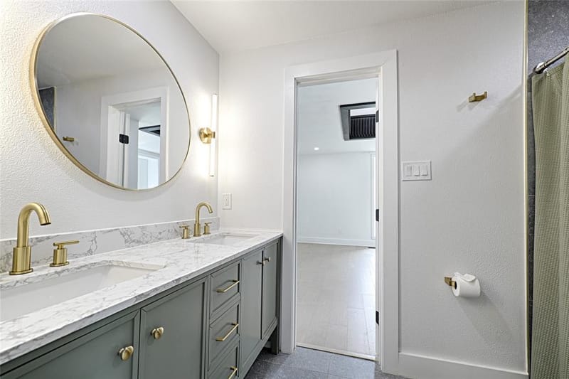 2909 Pacific Court, Irving TX 75062 - Photo 11