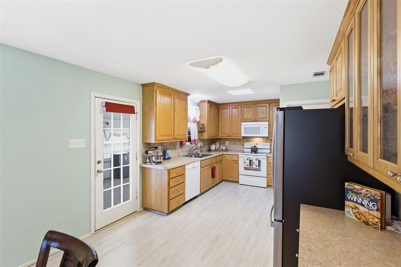 525 W 3rd Street, Kennedale TX 76060 - Photo 5
