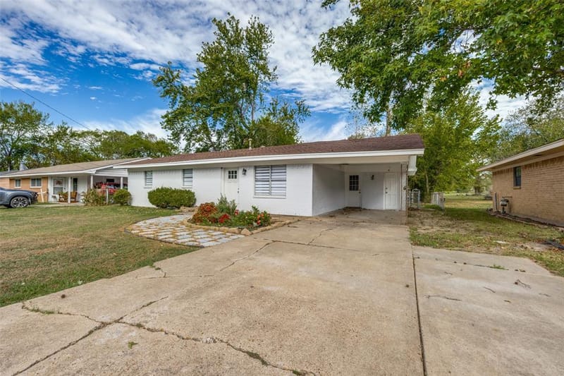 2020 Brown Avenue, Paris TX 75460 - Photo 2