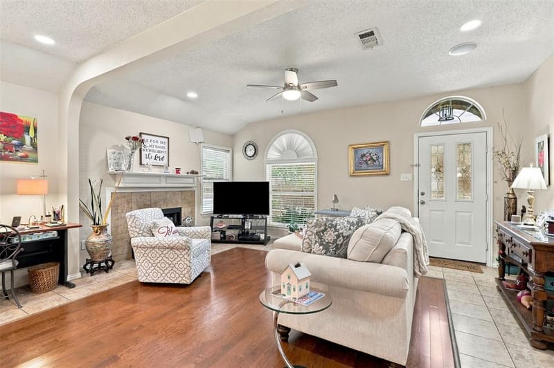 873 Hope Lane, Irving TX 75061 - Photo 4
