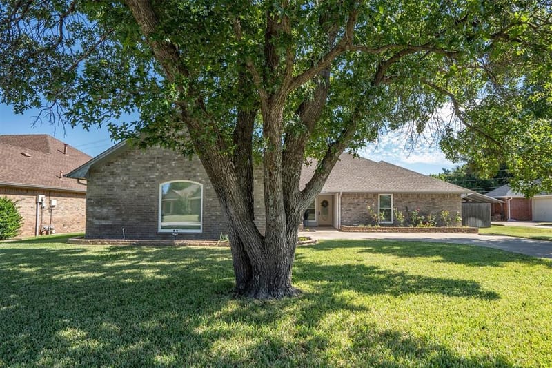 654 Park Lane, Highland Village TX 75077 - Photo 2
