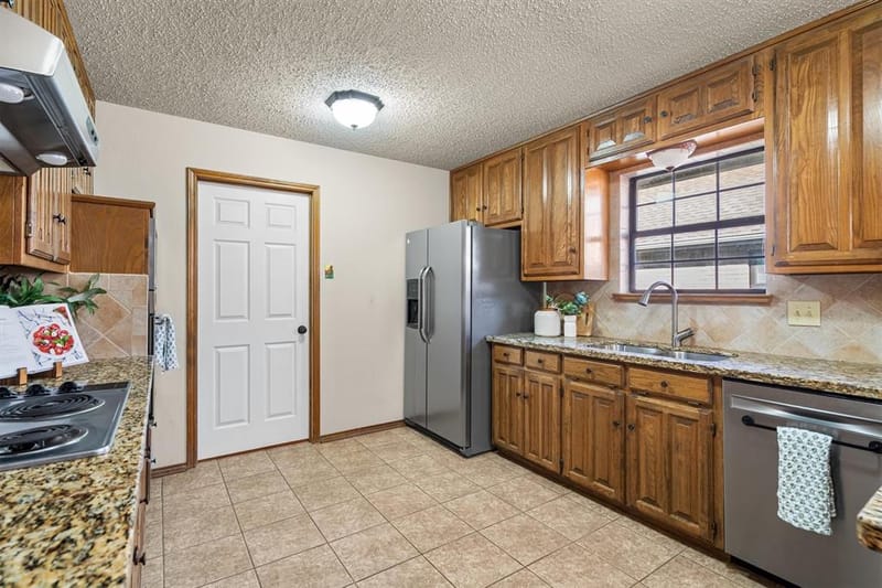 654 Park Lane, Highland Village TX 75077 - Photo 14