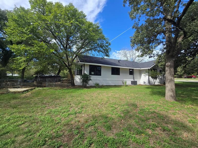 4824 Meadowbrook Drive, Fort Worth TX 76103 - Photo 3