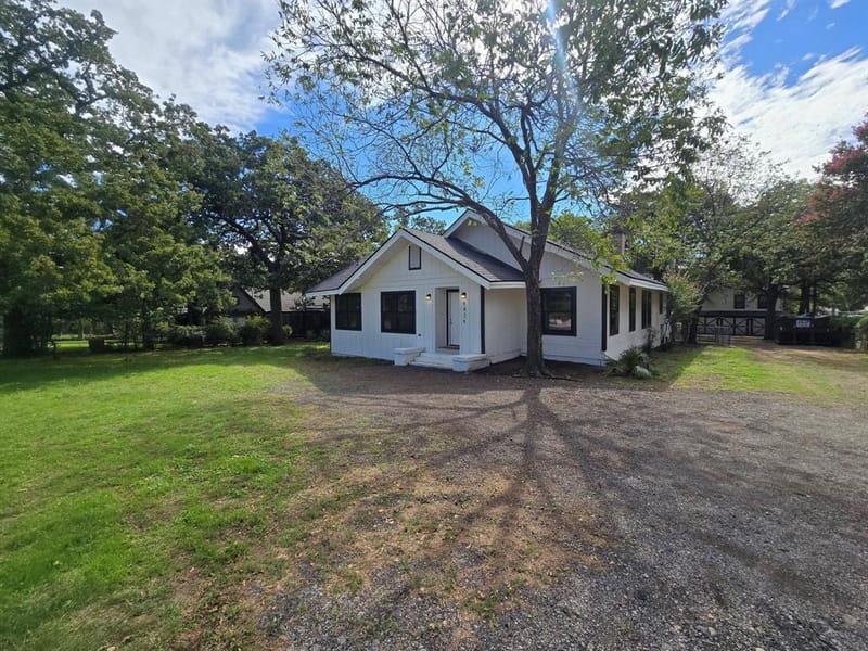 4824 Meadowbrook Drive, Fort Worth TX 76103