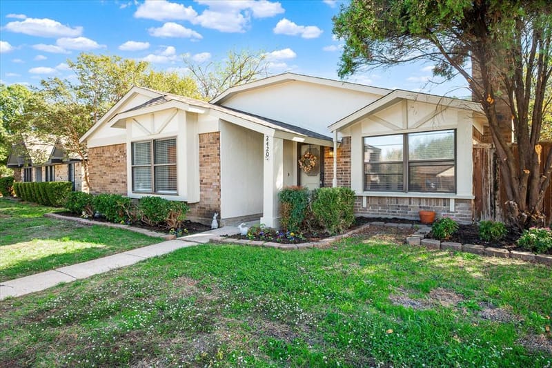 2420 Royal Oaks Drive, Plano TX 75074 - Photo 2