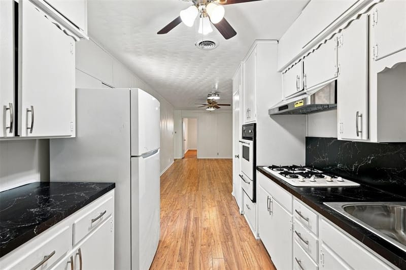 2110 Navajo Street, Denton TX 76209 - Photo 2
