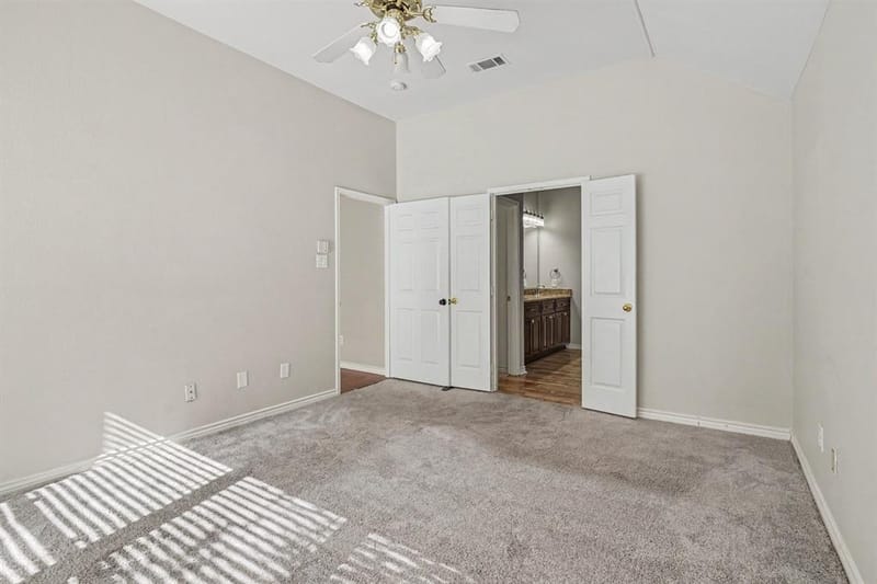 115 S Blue Bonnet Circle, Justin TX 76247 - Photo 13