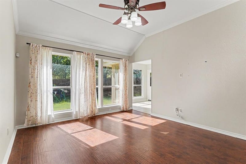 115 S Blue Bonnet Circle, Justin TX 76247 - Photo 5