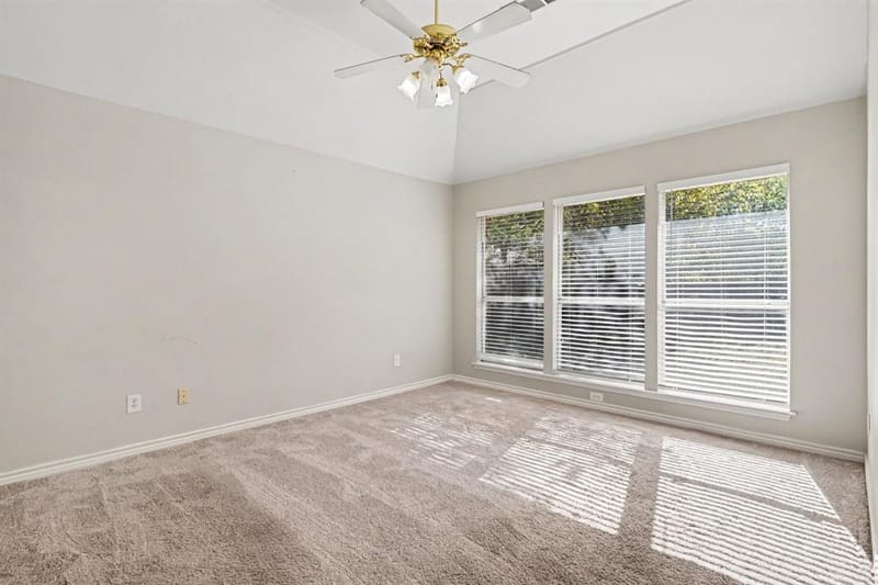 115 S Blue Bonnet Circle, Justin TX 76247 - Photo 14