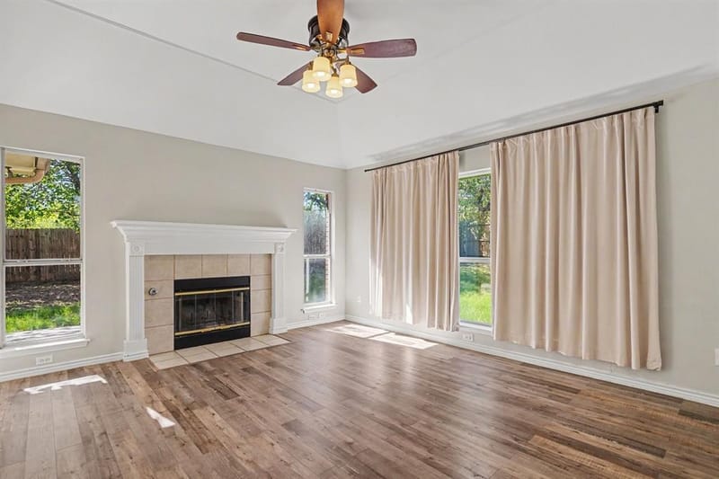115 S Blue Bonnet Circle, Justin TX 76247 - Photo 11