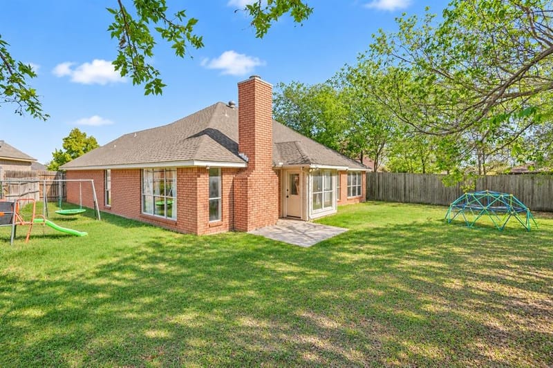 115 S Blue Bonnet Circle, Justin TX 76247 - Photo 25