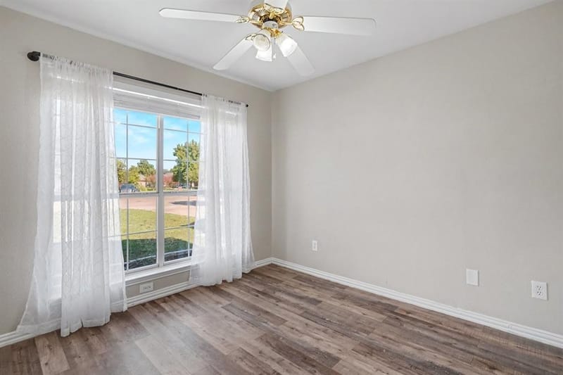 115 S Blue Bonnet Circle, Justin TX 76247 - Photo 21