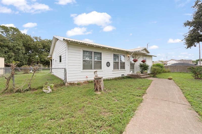 3320 N Main Street, Cleburne TX 76033 - Photo 2