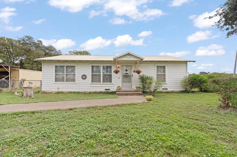 3320 N Main Street, Cleburne TX 76033