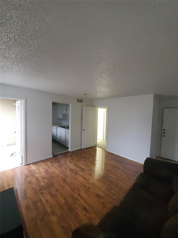 6050 Melody Lane # 215, Dallas TX 75231 - Photo 4