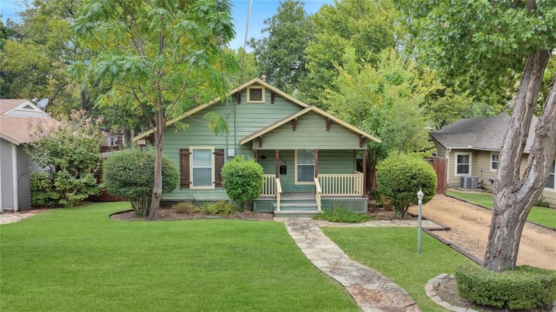 914 W Sunset Street, Grapevine TX 76051