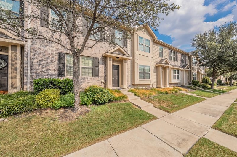 2933 Peyton Brook Drive, Fort Worth TX 76137 - Photo 2
