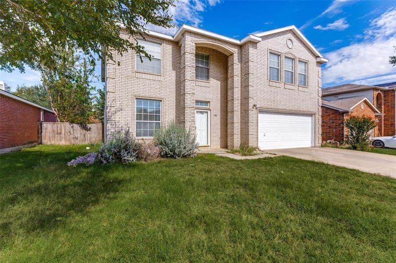 1140 Roundhouse Drive, Saginaw TX 76131