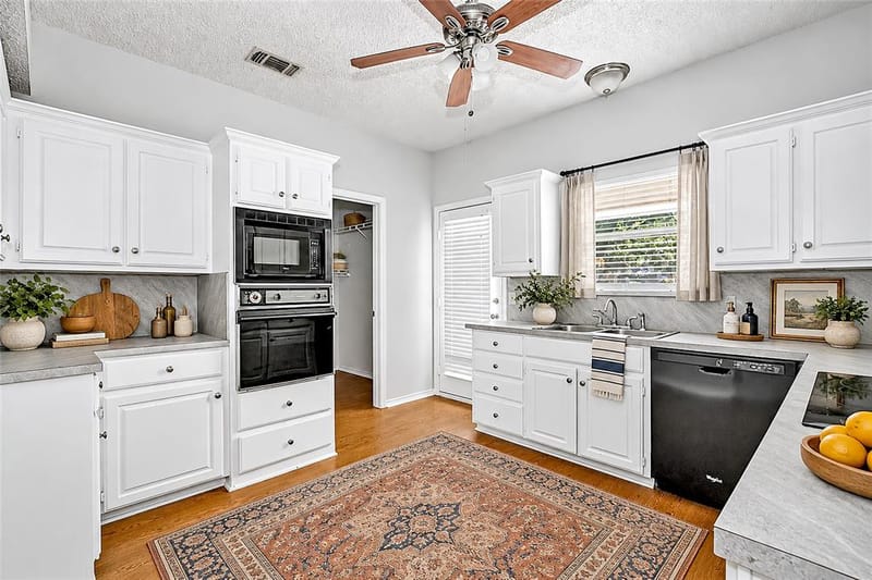 2880 Inniswood Circle, Arlington TX 76015 - Photo 7