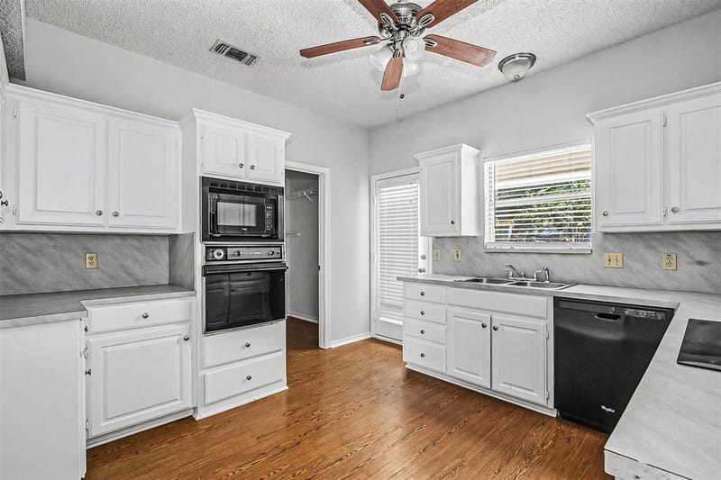 2880 Inniswood Circle, Arlington TX 76015 - Photo 14