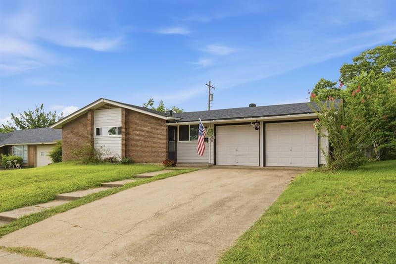 2008 Addington Street, Irving TX 75062 - Photo 3