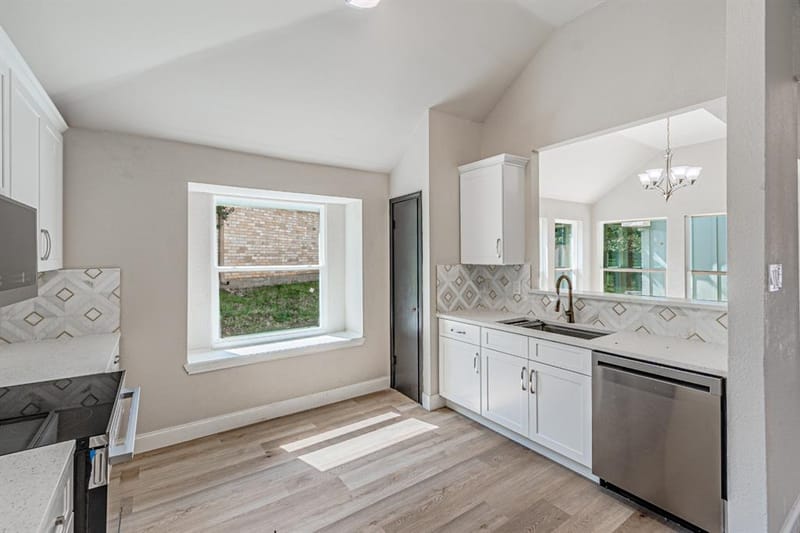 4706 Artesia Court, Arlington TX 76016 - Photo 9