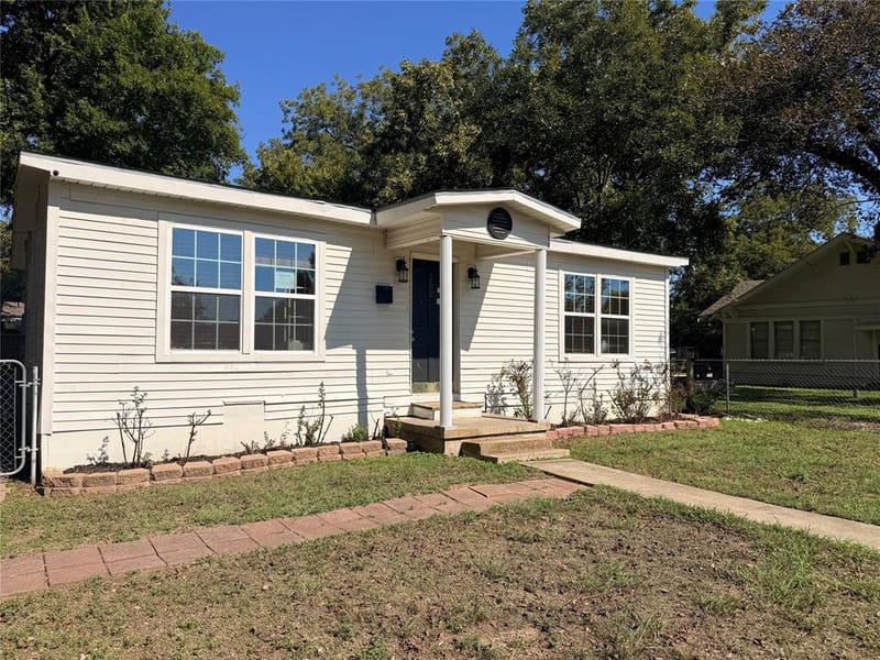 302 N Thompson Street, Hillsboro TX 76645 - Photo 3