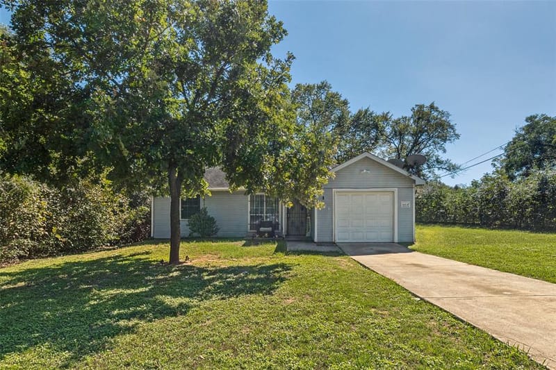 4528 Yancy Street, Dallas TX 75216 - Photo 2