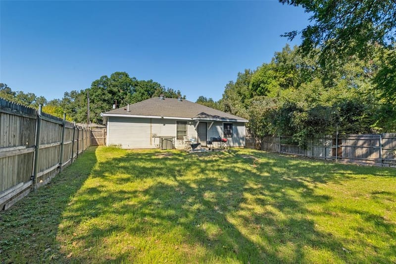 4528 Yancy Street, Dallas TX 75216 - Photo 22