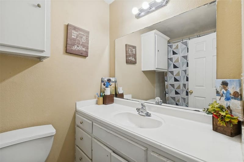 4528 Yancy Street, Dallas TX 75216 - Photo 19