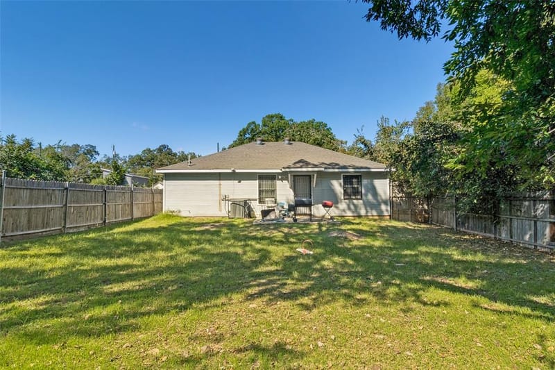 4528 Yancy Street, Dallas TX 75216 - Photo 21
