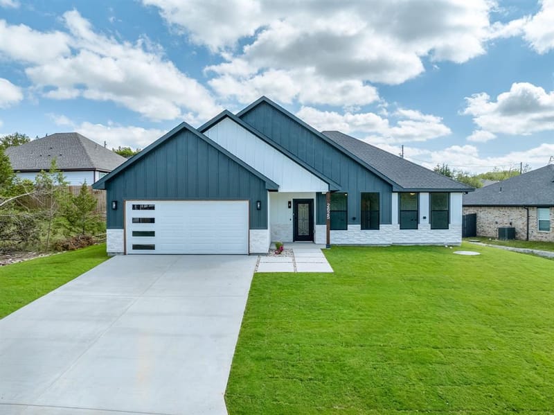 2625 White Rock Drive, Granbury TX 76048