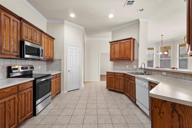 7428 Gairlock Drive, Fort Worth TX 76179 - Photo 8