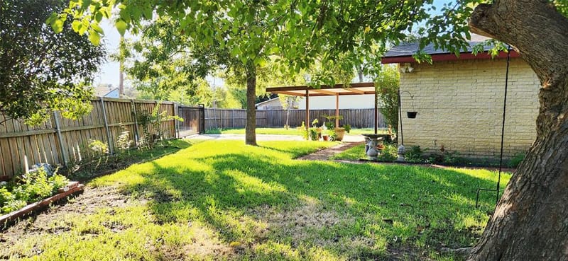 709 Echo Drive, Grand Prairie TX 75052 - Photo 2