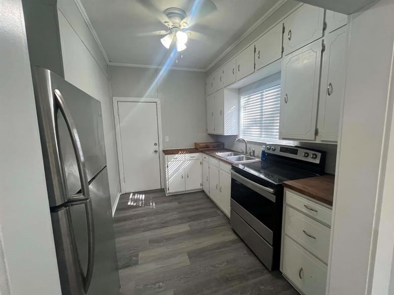 1607 Avenue I, Brownwood TX 76801 - Photo 4