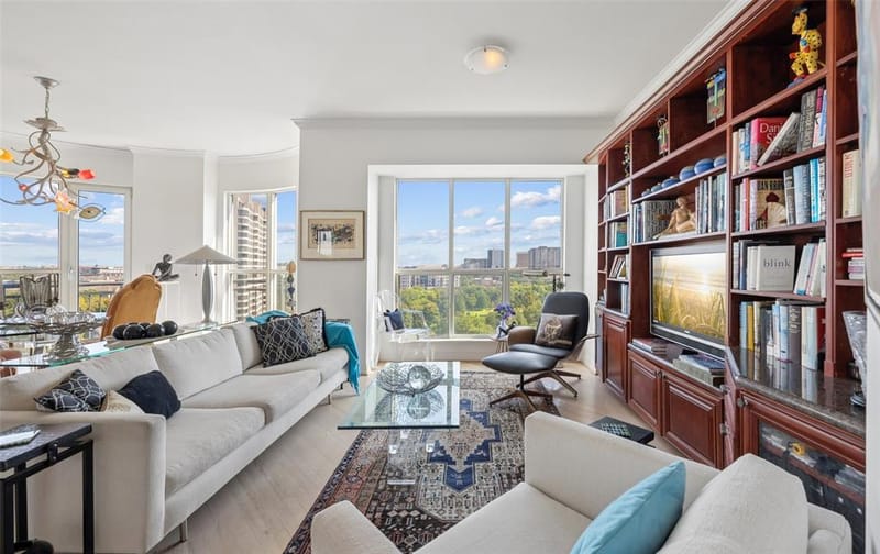 3401 Lee Parkway # 1007, Dallas TX 75219 - Photo 2